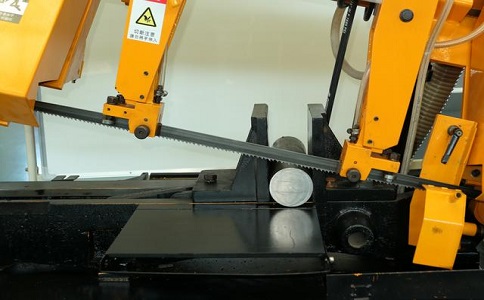 浮梁数控带锯床自动送料精度会出现偏差吗？